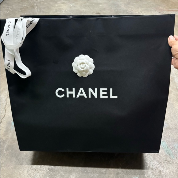 Authentic Chanel paper bag, with ribbon and camellia - Picture 1 of 1